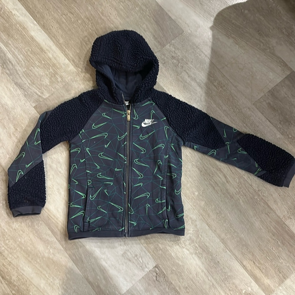 Nike zip up hoodie, boys size small, 4 to 5 years